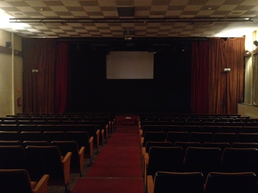 mariana8ps's tweet image. Hackers que vais a dormir aquí... Tened las mantas y sacos preparados para la supervivencia nocturna.