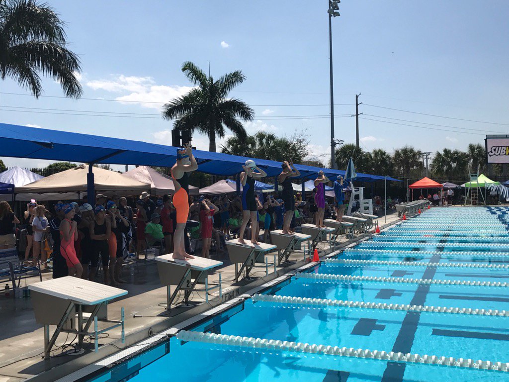 joeis4ucf's tweet photo. @FloridaSwimLSC @Area6Swimming @GatorsSwimDv @TBAYaquatics @GTSAswimmers @CCS_bluefins  relay prep fun #FunnestSport https://t.co/GYsDoDTdHc