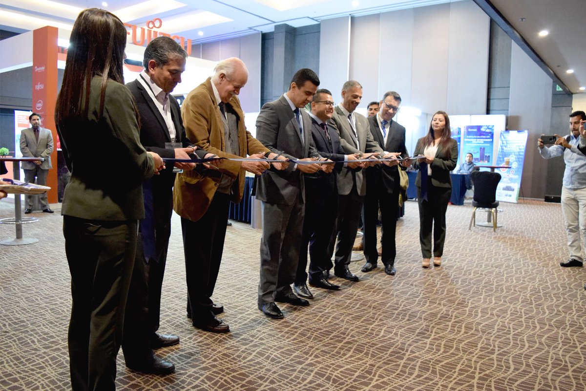 ISUM_SC's tweet photo. 📷 #GALERIA #ISUM2017 #SupercomputoMX
Imágenes de la inauguración de Expo Tecnológica en @ISUM_SC 💻🖥️
#1Marzo ► https://t.co/M5T3GQdMQj https://t.co/Wp88ABU1tp