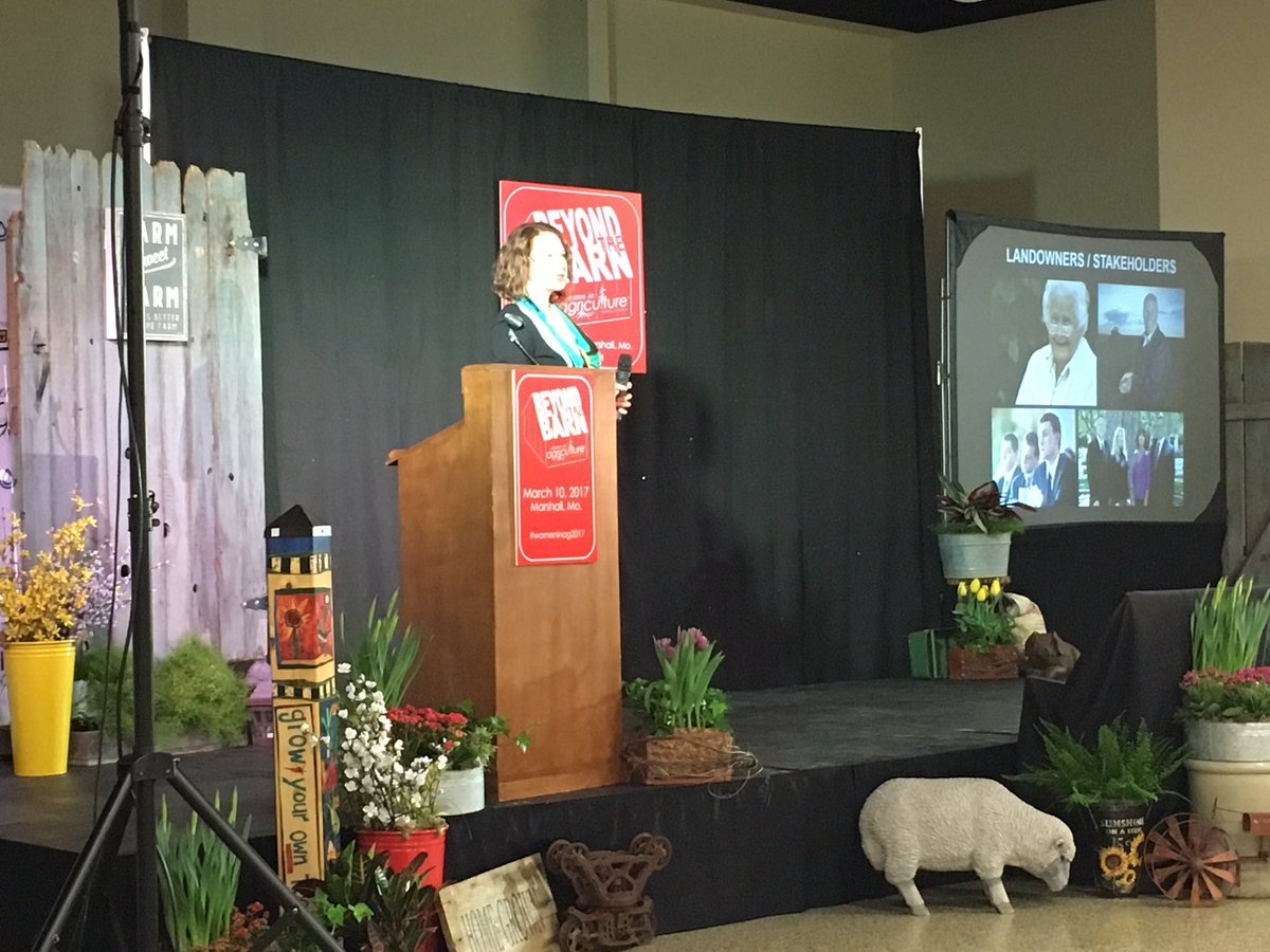 BRNAgNews_CY's tweet image. @gingerMU @osborn_barr on stage Build your farm brand #womeninag2017