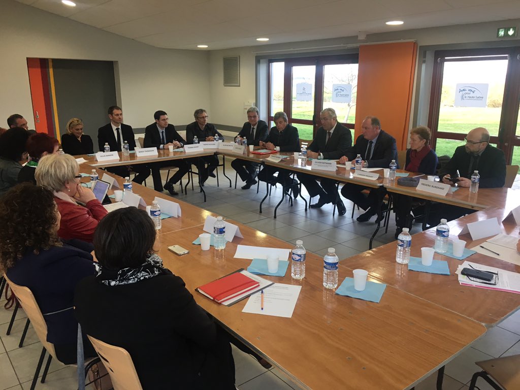 Sauvadet's tweet photo. Réunion de travail de #URDC avec le groupe #Avecvouspourlahautesaone : un renforcement des liens entre la région et les départements utile https://t.co/sipoCgFs1B