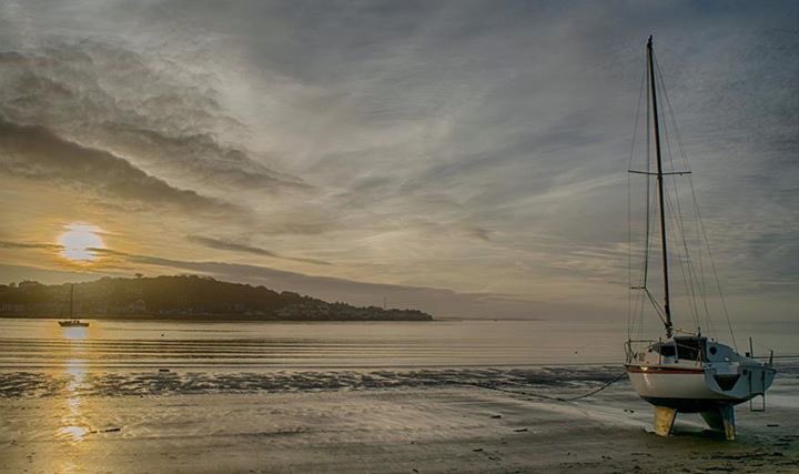 GreatDevonDays's tweet photo. Great sky Instow last night - looking across to #Appledore. Photo #RobElson @lovenorthdevon @VisitDevon https://t.co/TB2VXOLEQk