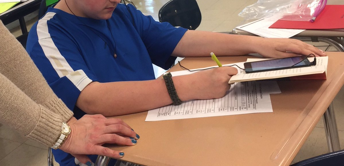 hlkrozel's tweet photo. @HMSIndians #HarpethTC Students like him are why I teach. The time is now to change his life path. He knows it, wants to & I know he can👨🏻🎓 https://t.co/xlEVrSJ0ZT