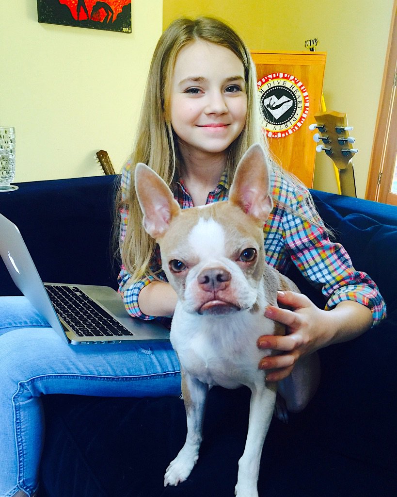 TeganMarieMusic's tweet photo. In Nashville songwriting at frenchies with my new friend bella ... isn't she amazing ??? 😍🙋🏼🎼📝 https://t.co/9BVXBdV7R4