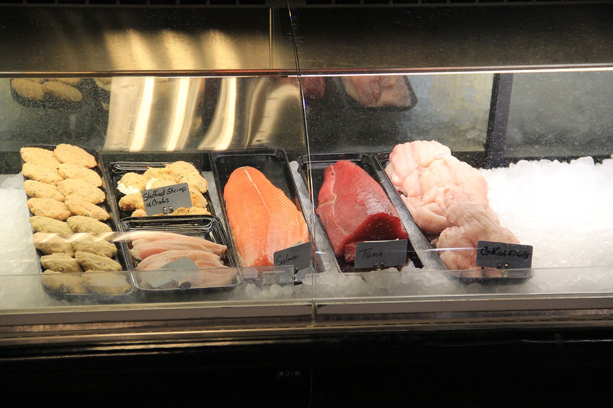 Stop by the market on your way home today to pick up some fresh seafood or a sack of live crawfish for dinner! ow.ly/dPbZ309MFVK