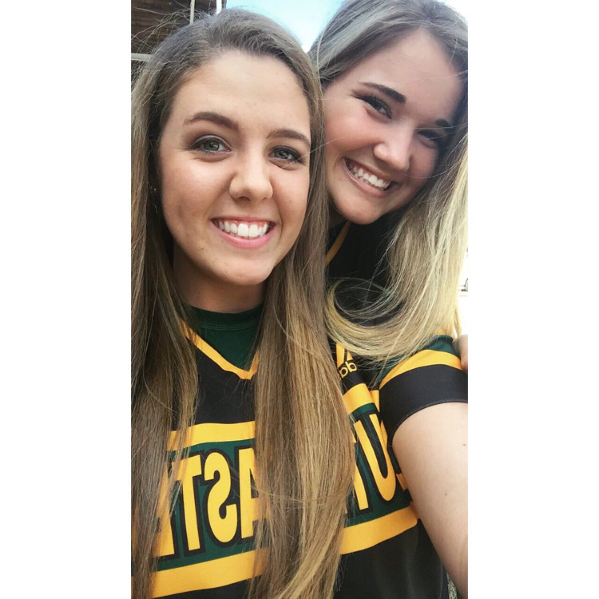 tanner_23_w's tweet photo. HBD to my bestest @mattie_renee_21 ! Thanks for sticking around thru the crazy ! Can't wait to make more mems! 💜 #24k #busbud #Caroline #h8u https://t.co/NL5XnCmiD8