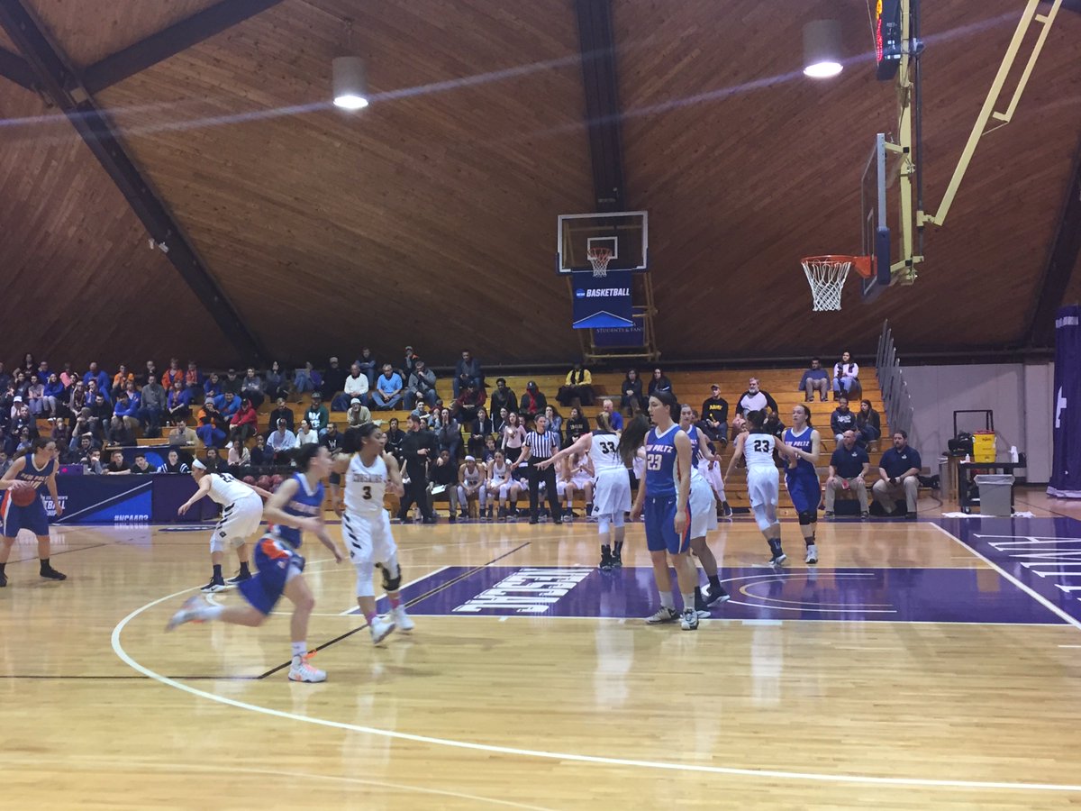 CORSAIRs 33, SUNY PALZ 28 at the half. LETS GOOOO!