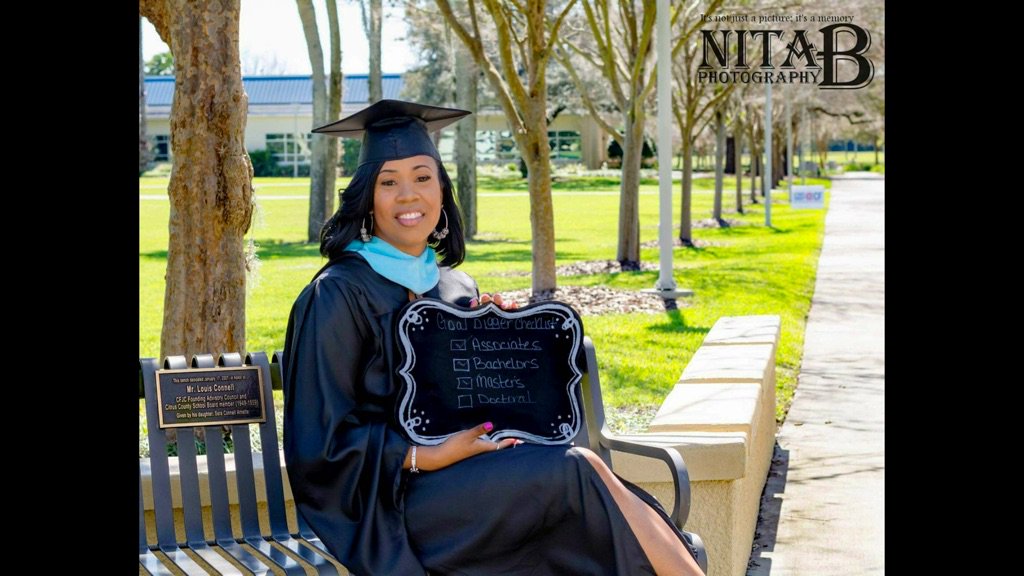 bigrell05's tweet photo. In 5 mins my Auntie will have Masters degree and will be a capellagrad https://t.co/uHDXnYm371