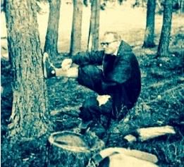 SrHelenaBurns's tweet photo. St. John Paul II in his #chucktaylor https://t.co/aiFllx6sbC