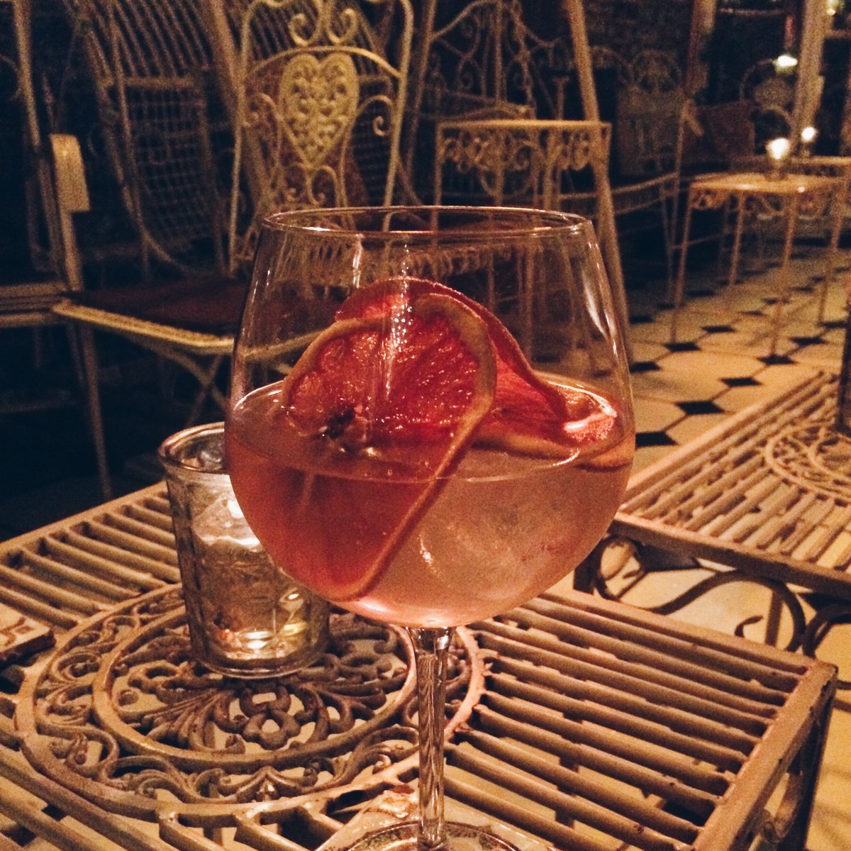 juliegk9x's tweet photo. #tbt #bar #lounge #cocktail #ginandtonic #koeln #köln #cologne #Germany #seiberts #thebest #alcohol #delicious https://t.co/Z3pvWUpUOe