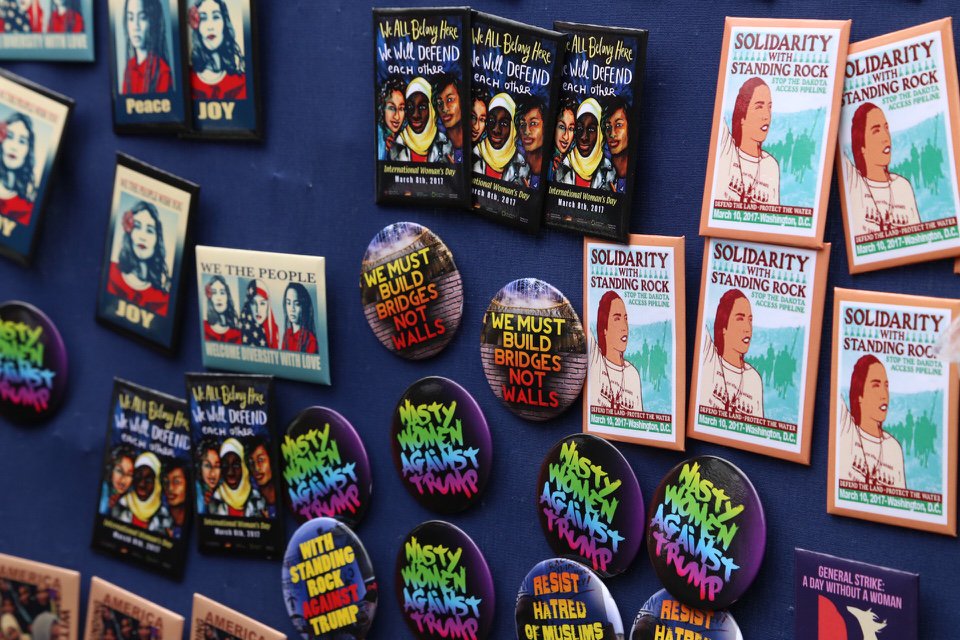 splinter_news's tweet image. Native Americans have gathered in Washington, DC for a #NativeNationsRise demonstration in support of #NoDAPL—and in protest of Trump: