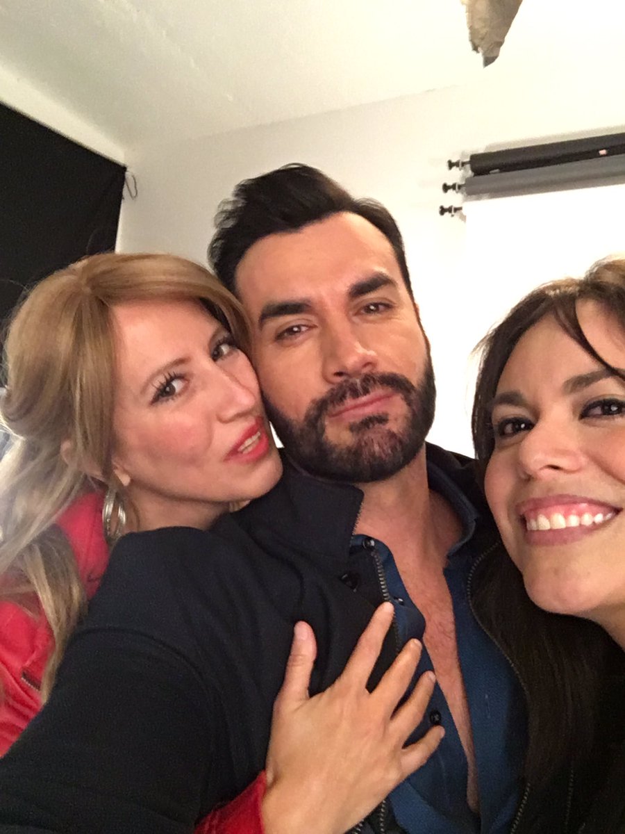 TelevisaTVmx's tweet photo. Vaya que @davidzepeda1 adora a sus fans y ellas a él, además de apoyar a nuestros niños de @TeletonMexico #DavidZepedaXTeletón 💜 https://t.co/2qrwB19sza