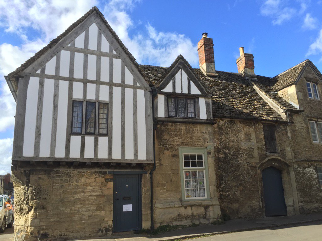 picky1313's tweet photo. 12th &amp; 13th century houses in Lacock, United Kingdom @visitlondon #Travel #FridayFeeling #FlashbackFriday #cruise https://t.co/aSjGIEke85