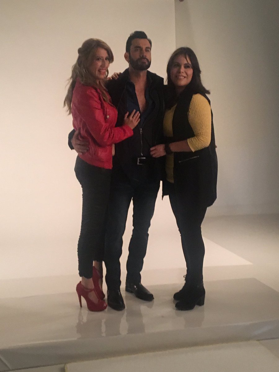 TelevisaTVmx's tweet photo. #DavidZepedaXTeleton acompañado de sus fans y apoyando con el corazón a los niños de @TeletonMexico 💛💜 https://t.co/1Gv6MQPy4o