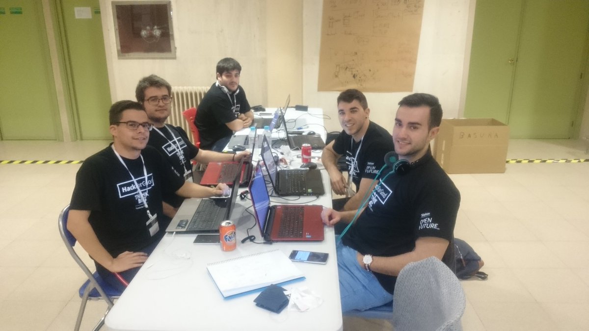 CatedraTEF_UEx's tweet photo. La noche se acerca, pero #HackForGood es para los valientes! #Cafeina #H4GCC https://t.co/zYA49jZmXS