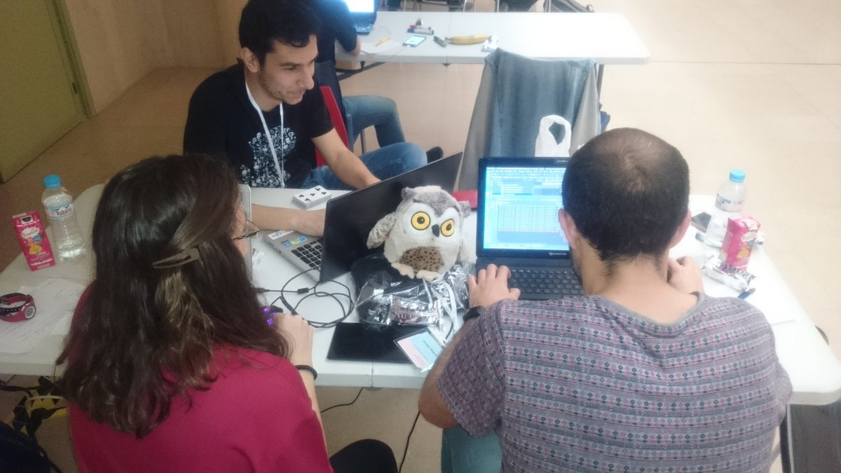 CatedraTEF_UEx's tweet photo. La noche se acerca, pero #HackForGood es para los valientes! #Cafeina #H4GCC https://t.co/zYA49jZmXS