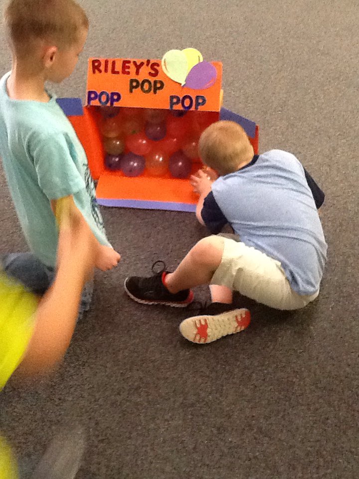 azle_mrsBisso's tweet photo. Finished up inventor week with a cardboard arcade! #libertyloveslearning #azlearns #cainesarcade https://t.co/mKFjSzSxrp
