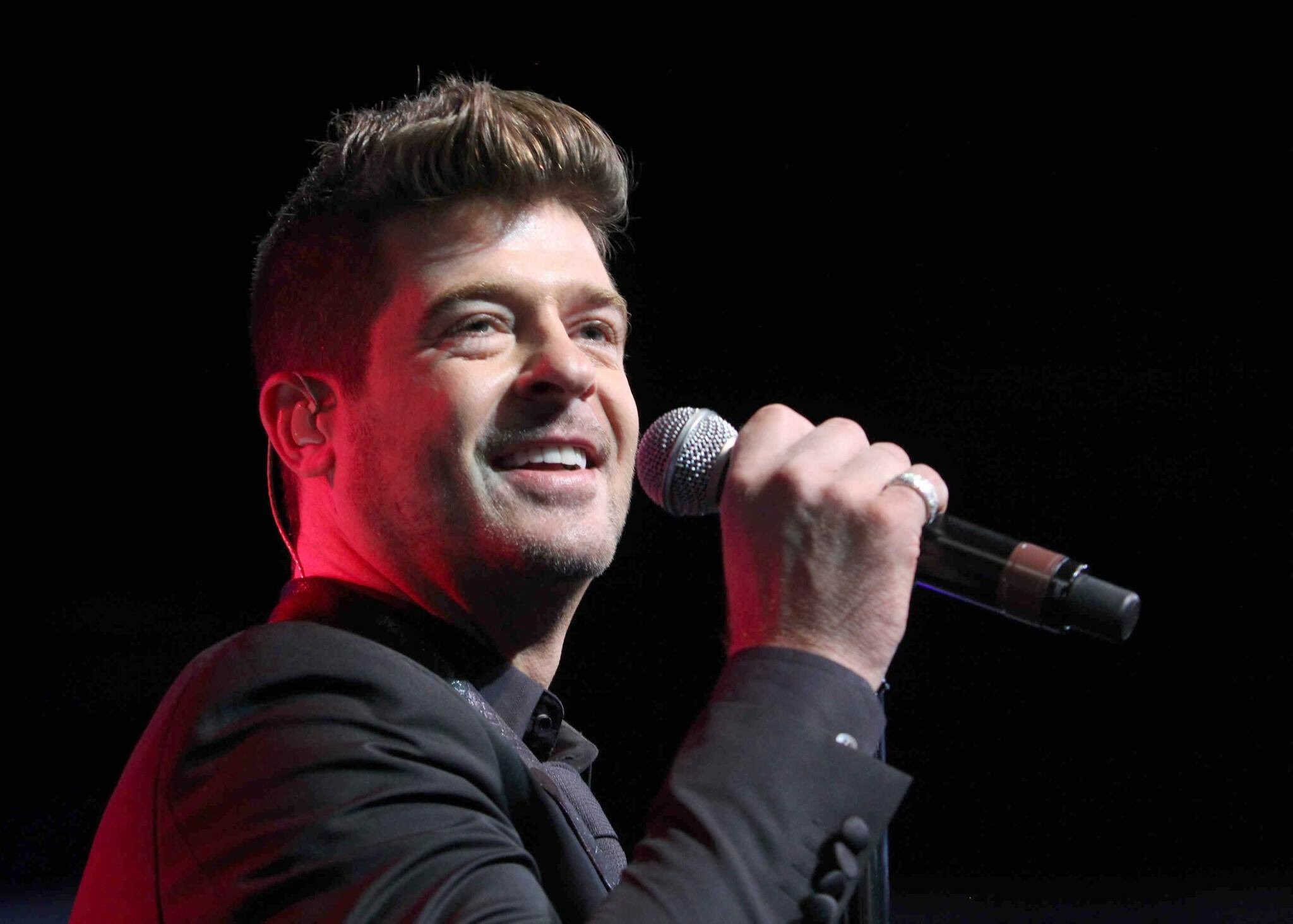 Happy 40th birthday to singer/songwriter Robin Thicke. 