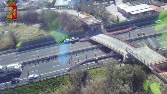 DMgianfranco73's tweet photo. #viadottocrollato #ancona TRUFFA SOTTOSVILUPPO O INCOMPETENZA ? 😂  Prova a scegliere...#like4follow #comment4commen #comment4like #like4like https://t.co/wIyiQgkJm4
