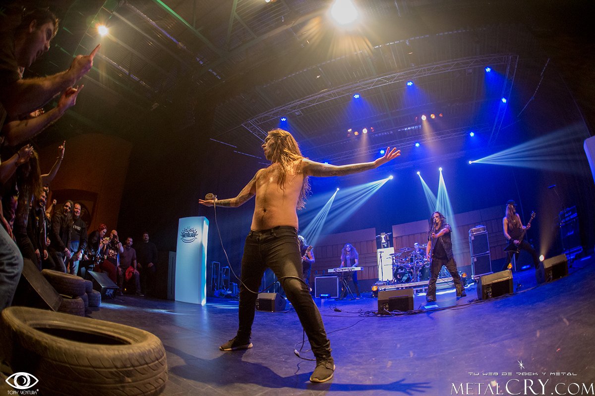 TonyVenturaFoto's tweet photo. #TeatroMetalico en @Metalcry @finntrollmusic @Devilleband @thezeronaut @PHALMUTER @SalanProduccion @santaluciagc https://t.co/H76Y2syips https://t.co/mWNKuFVaUS