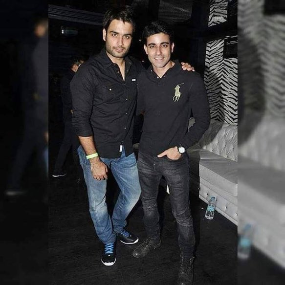 Duydum ki İki Yabancıyı izliyormuşsunuz. Resimdekini de tanırsınız ;)