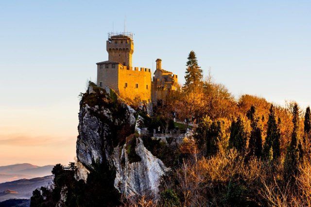 VisitSanMarino's tweet photo. Here is the #SecondTower Cesta, inside a Museum of Ancient Weapons with over 700 pieces 😮! #VisitSanMarino 👍🇸🇲
📷 https://t.co/Y17E4lvm07 https://t.co/vZDYoIys7n
