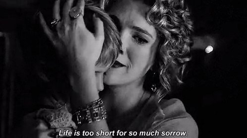 deynerys_66's tweet image. — Жизнь слишком коротка, чтобы горевать.