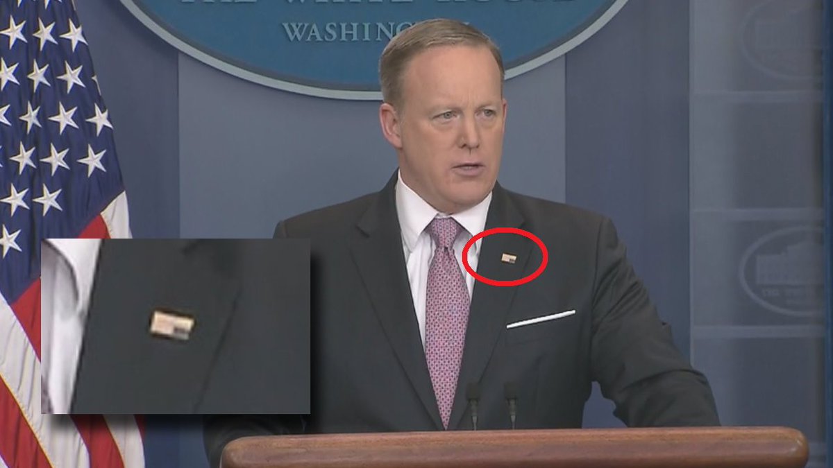 White House spokesperson wears upside down flag at briefing bit.ly/2neuizX https://t.co/51oGfVOBeD