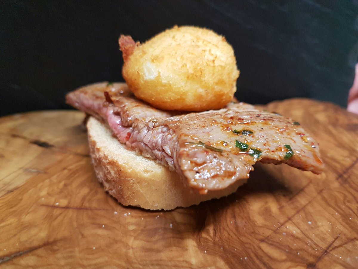 BARSORGIE's tweet photo. Vamos a disfrutar del tiempo primaveral con un #pintxopote delicioso donde los haya: 
Txurrasko de ternera con patata torneada!!! https://t.co/MxvTSDJdGl