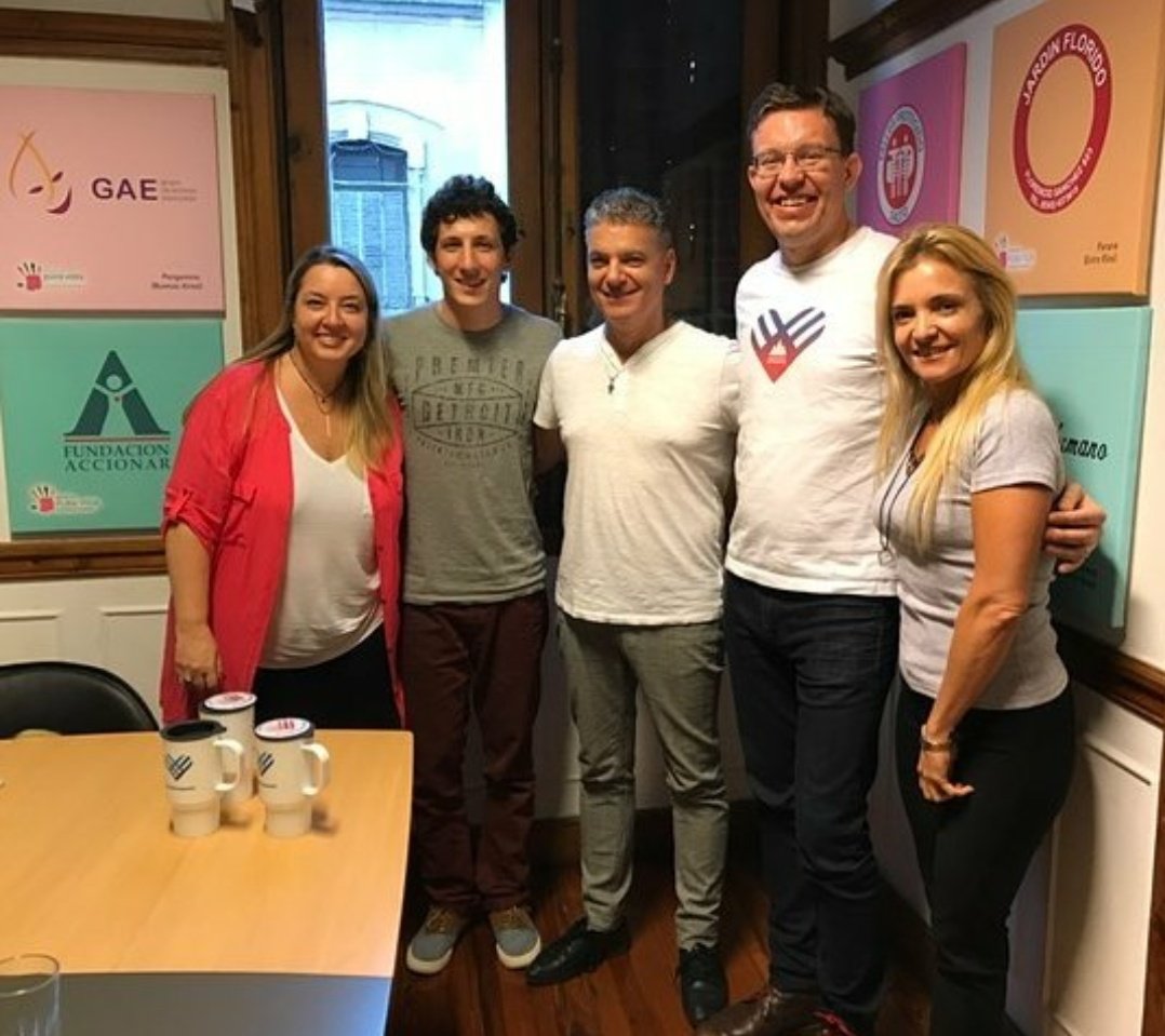 UnDiaParaDarAR's tweet photo. Bienvenido @henrytimms Creador de #GivingTuesday #UnDiaParaDar ya estamos trabajando para #UDPD2017 Felices de recibirlo en casa https://t.co/EN8WfhytvO