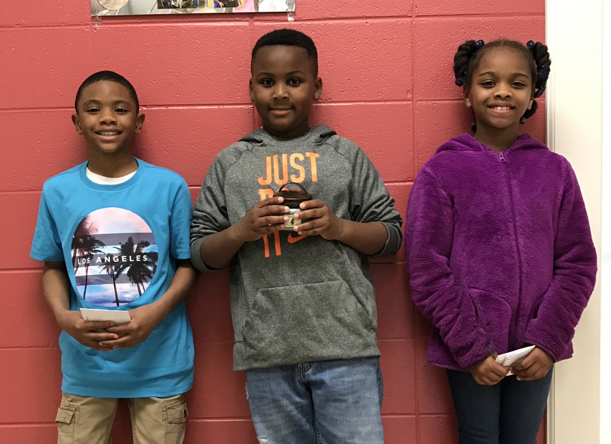 KosyMiddle's tweet photo. KME's top candle sellers. 1st - Ja'Derius Wilkes  2nd - Kenyan Weatherby  3rd - Aziah Gillum  #makingkosysmellgood https://t.co/bdNOQFyn7I