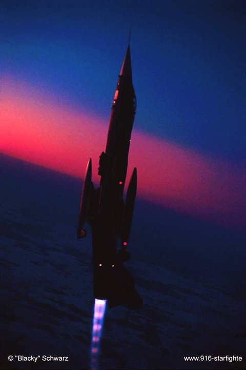 #AfterburnerFriday #SunsetPicture #AvGeek #AircraftPhoto