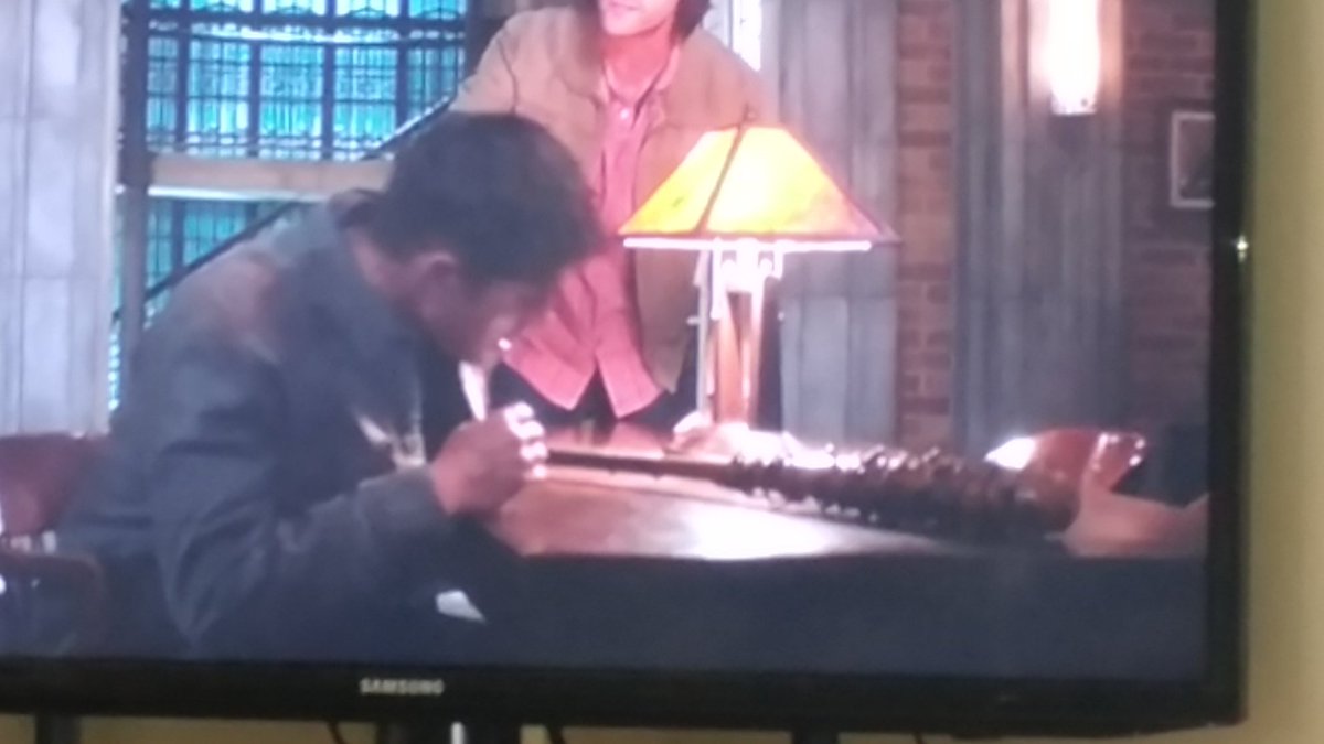 cdoak75's tweet photo. @cw_spn putting JWinchester/Negan @JDMorgan 's Lucile in the last episode is one of the reasons why I still watch after 12 seasons https://t.co/htBRRJusKU
