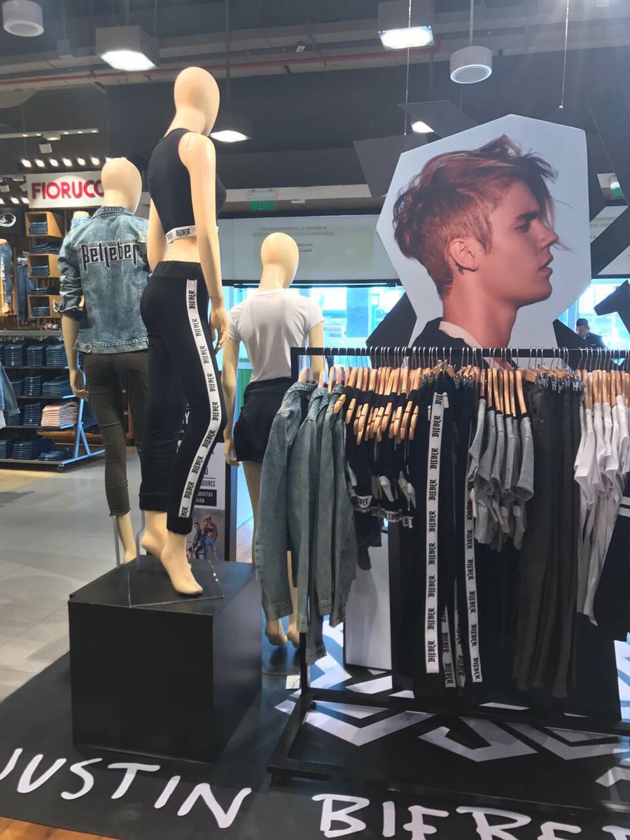 JBassettTeam's tweet photo. OMG I WANT THAT
#JFCJustinBieber #JUNOS https://t.co/EFNP35U9rM