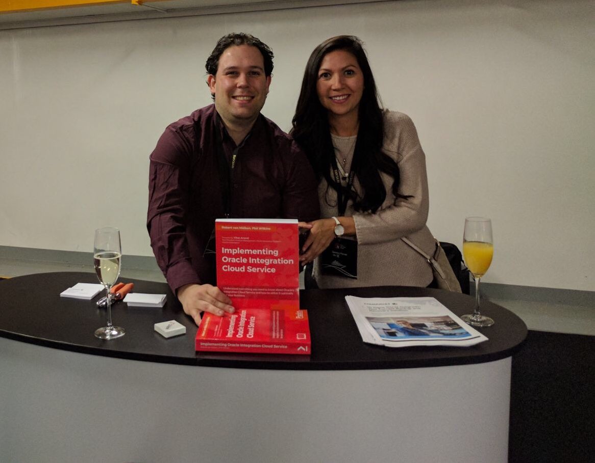 robertvanmolken's tweet image. Just signed some copies of my book Implementing #OracleICS with @sandyFloresMx