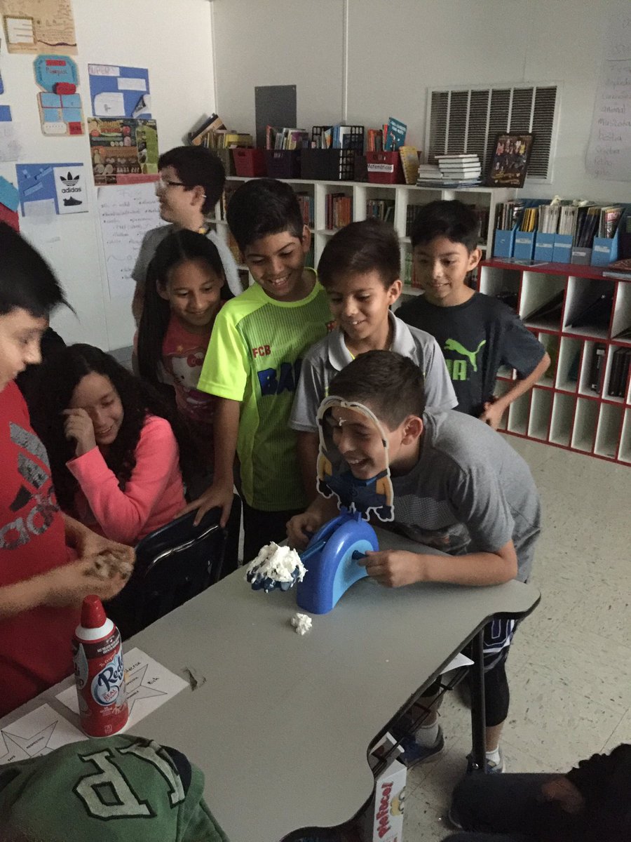 profe_elmer's tweet photo. Writing celebration! ¡Celebración de escritura! @saladopatriots @profe_elmer https://t.co/MPVJJSybEN