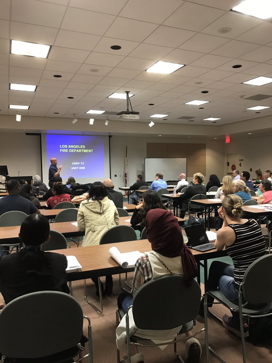 MsJennyNovak's tweet photo. A great turnout for our first class of the @csunorthridge CERT course 2017! #preparecsun https://t.co/iV1HJvIp3B