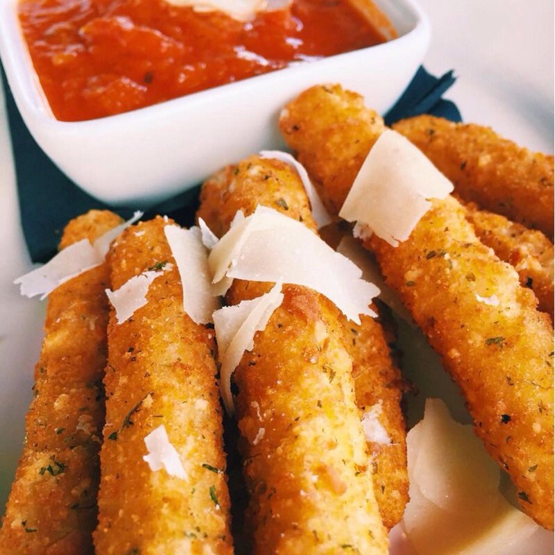 #DitchFridays 4-6pm on the Patio! 1/2 off Apps, $1 Beers, $2 Craft Beer, $3 Wines, $4 Cocktails, Live Entertainment + Giveaways! #bokampers