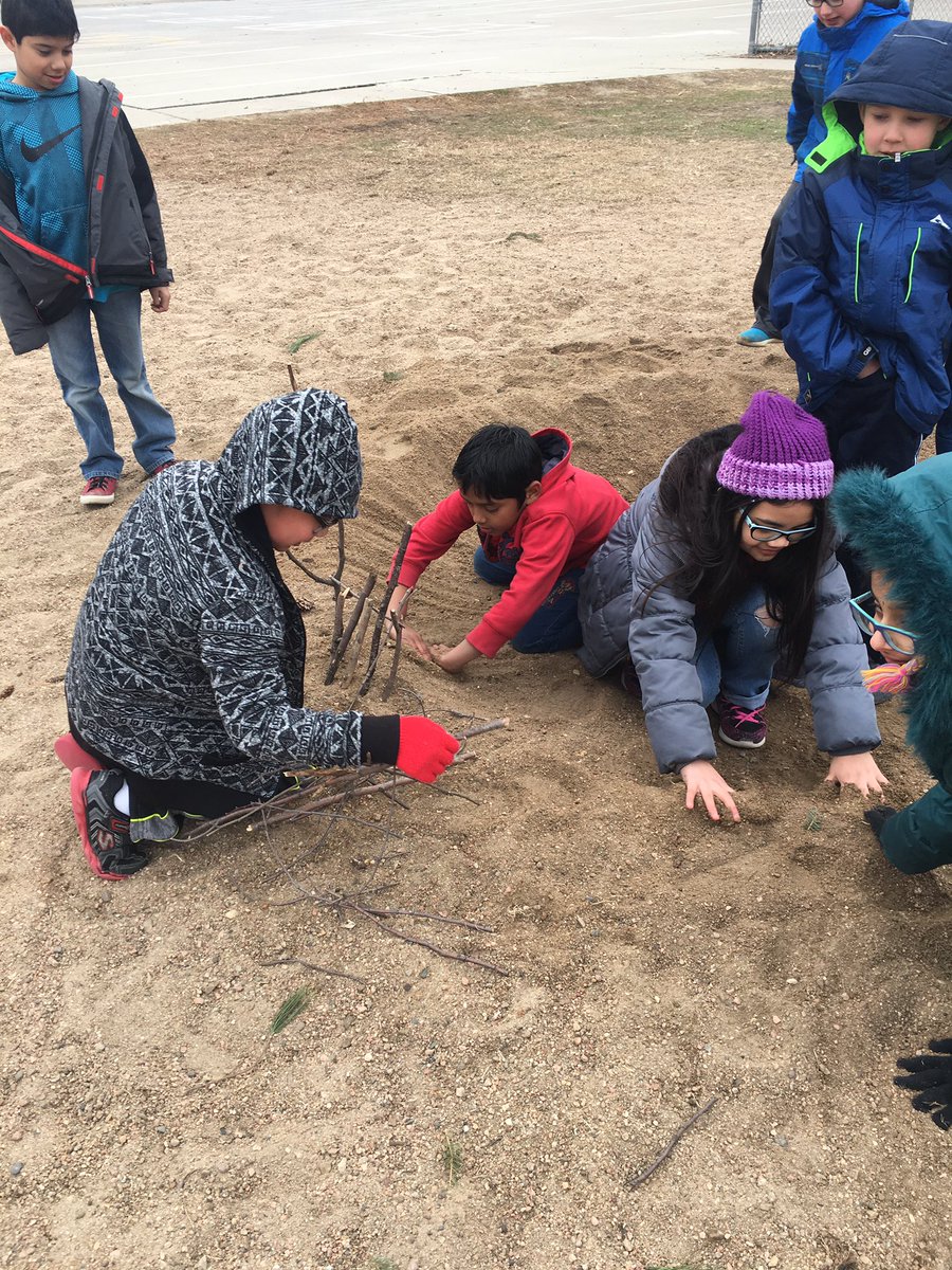 katiewojo12's tweet photo. The creativity is flowing at recess today 😂 #squirreltrap #teammwork @Lund3rdGrade @Sulzman3rdGrade 🐿 https://t.co/RzCdXUtEOU