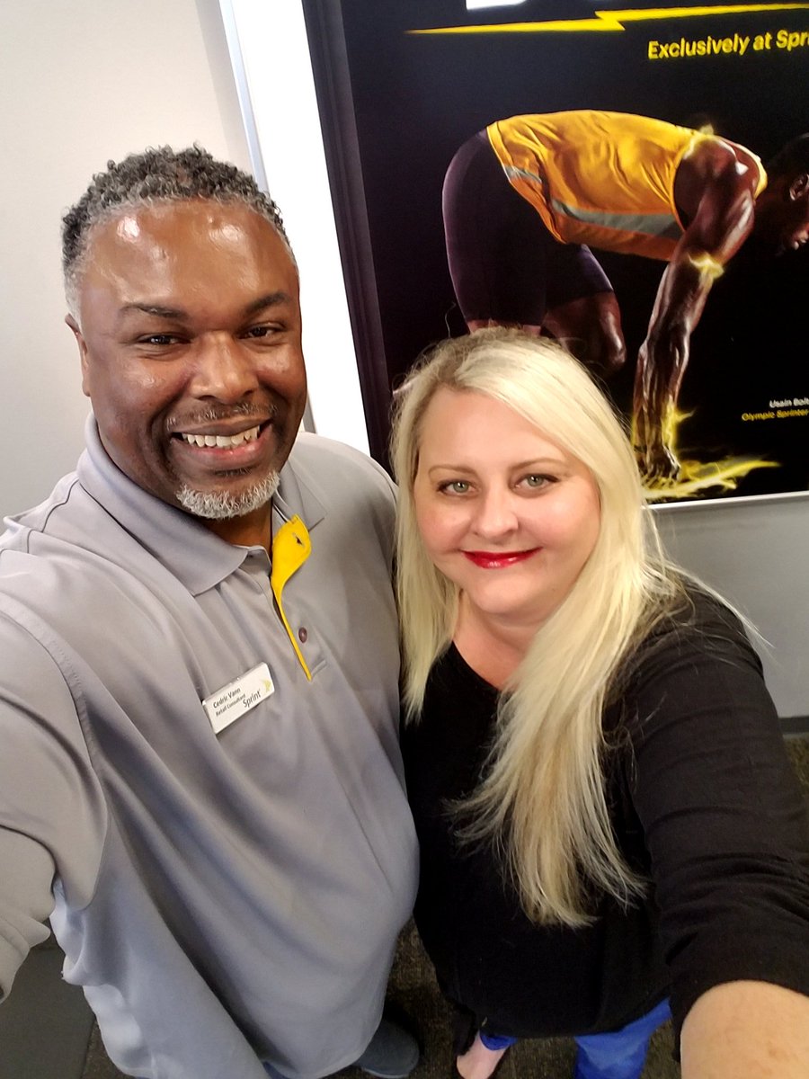 Store3168's tweet photo. Help me congratule 3157's Employee of the Month Cedric Vann!!! @Haze70sprint @sgonyer12 @kmoore1122 @MichaelMiess1 https://t.co/DyAAbsDrMw