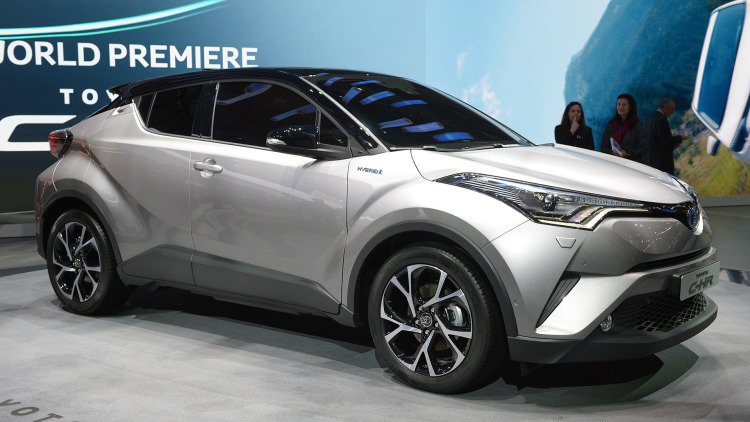suvsdotcom's tweet photo. #Toyota launches the boldly designed #CHR into the SUV subcompact market. What do you think? https://t.co/I4XDKqryGk https://t.co/dA545vtjXd