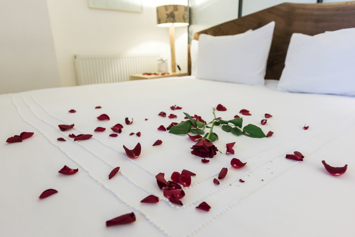 What else to add #spa #privatesauna #privatejacuzzi #roomservice #cocktails #breakfastinbed #romanticgetaway <a href="/hoteluna/">Hotel UNA</a> #aragon #belise