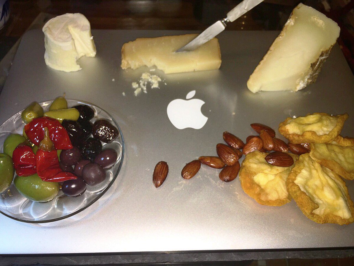 AdamRichman's tweet photo. Mac and Cheese
#NotWhatIOrdered https://t.co/URzrkKP6qD