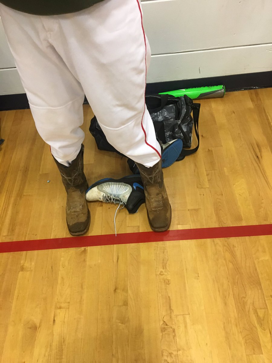 sustainablewild's tweet photo. Do #CowboyBoots go with #BaseballPants! Only in #PeEll! #PWV⚾ https://t.co/gDvRjKiPga