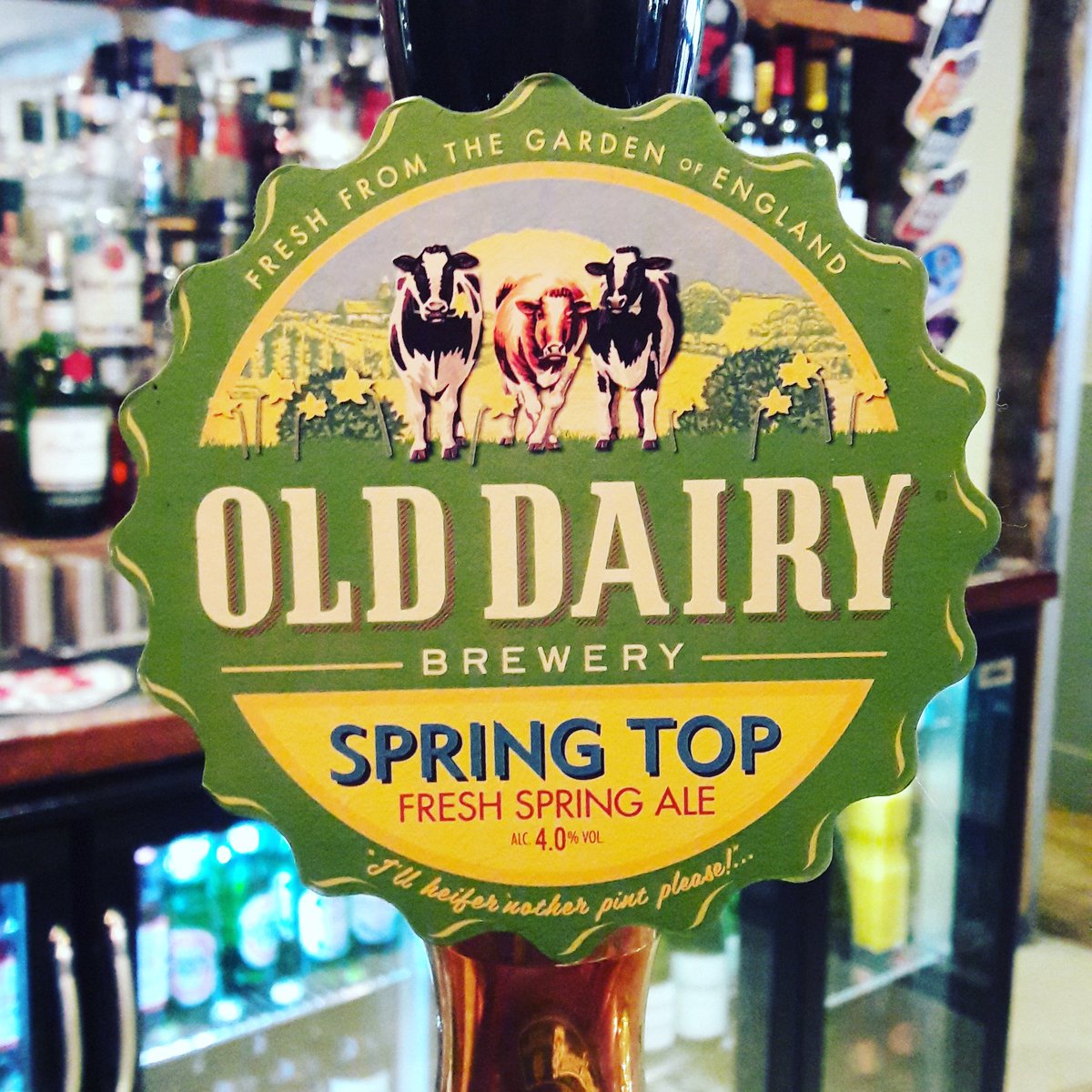 TMountEdgcumbe's tweet photo. 'Spring Top' from @OldDairyBrewery is a seasonal pale ale with a smooth malty base! Enjoy! 🍻 #supportlocal #aleoftheweek #eatdrinkrelaxenjoy https://t.co/LHSeSPXZxn