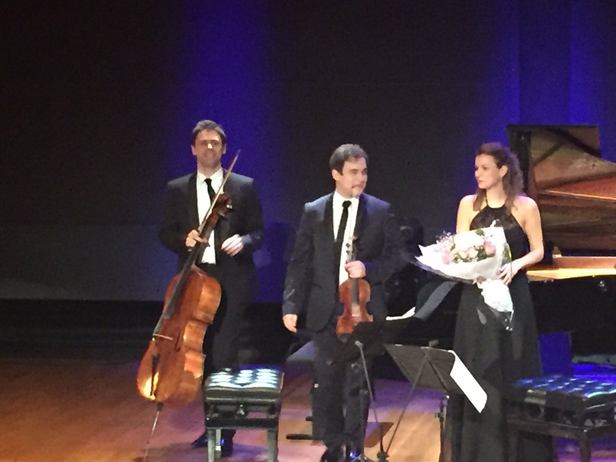 brunorozga's tweet photo. Wouah à #auditorium du louvre quelle élégance dans ce concert #beethoven et le méconnu de #chausson (belle découverte) par le 😀@TrioDali 👍👏 https://t.co/jlq9uDpn4r