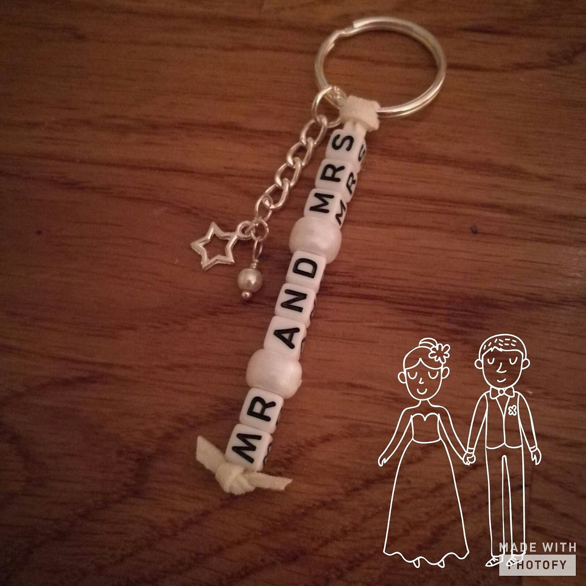 SprinkleLittle's tweet image. #mr&amp;amp;mrs #weddinggift #bride #mrandmrs #giftideas #keepsake #keyrings #etsy #etsyseller #etsyshop link in bio