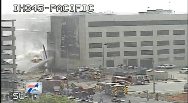 Incendio en el centro de #Dallas en la Main y Hardwood AQUI el livestreaming telemundodallas.com/noticias/local…