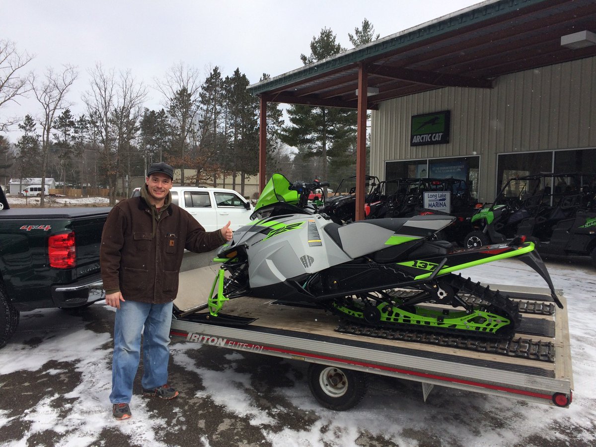 LongLakeMarina1's tweet photo. 1st 2018 @arcticcat_snow mobile customer.  Thanks Matt V. for your purchase of the all new #800cc #CTEC2 Sno Pro.  Looking good my friend. https://t.co/rEmV1ck6pt