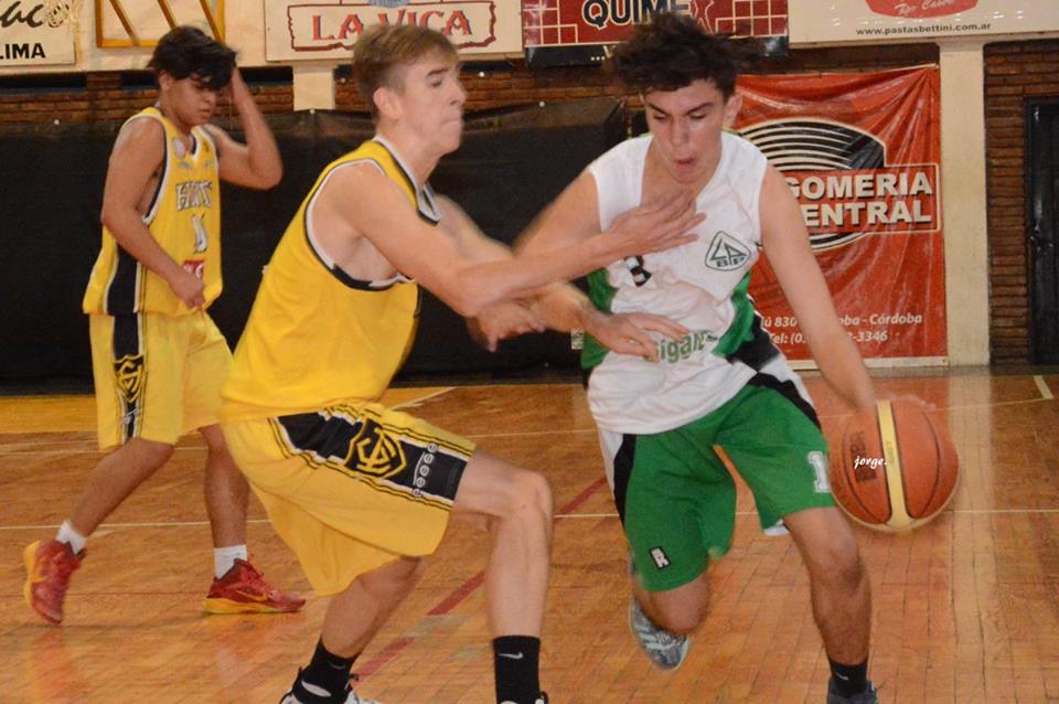 HinduClubCba's tweet photo. AMISTOSO Hindú - @CABParque 

El H sigue de pretemporada y se pone a punto para el 2017. Entra y mirá las imágenes: https://t.co/GcrbZDR3q1 https://t.co/S2GjkBzI7V